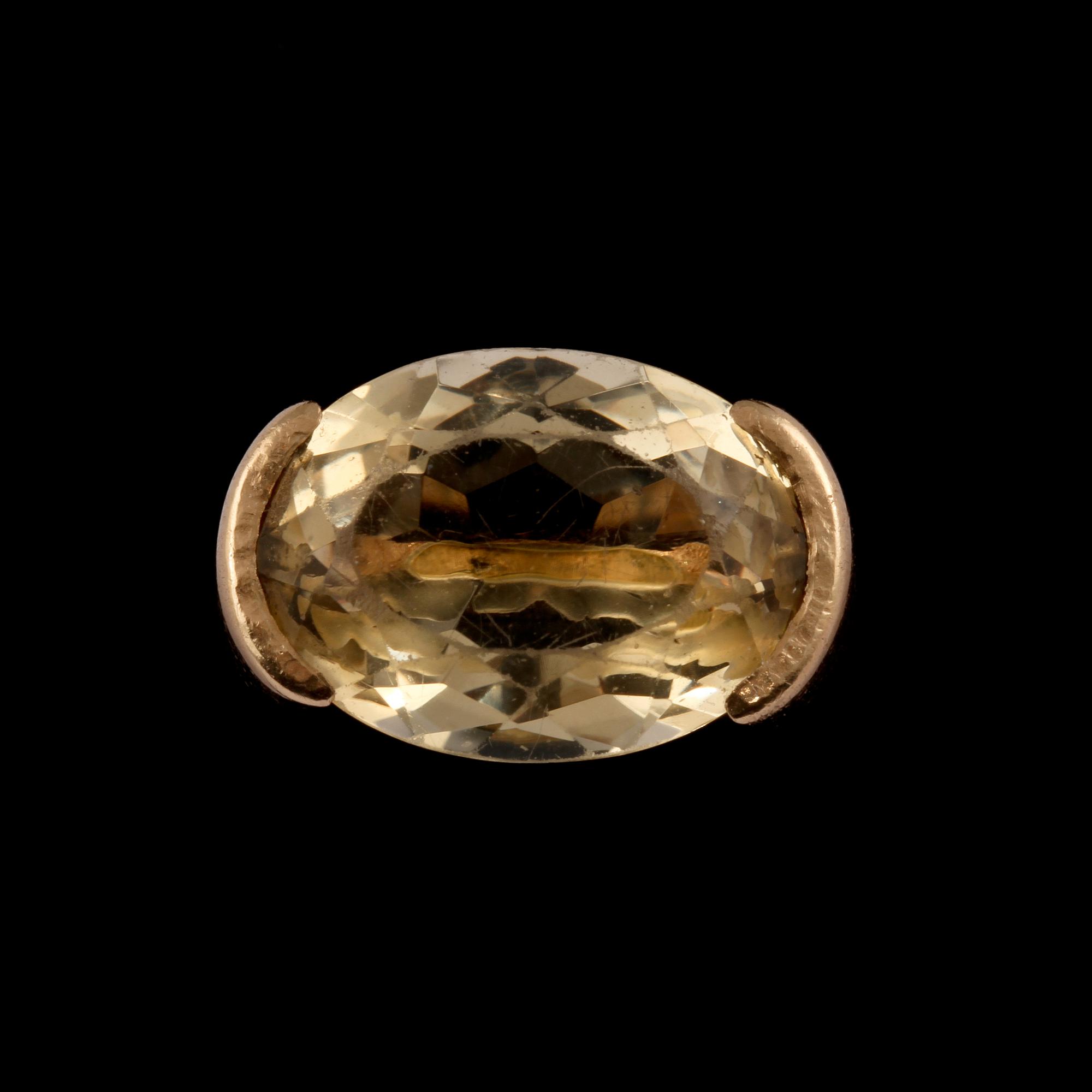 RING, 18k guld med fasettslipad citrin, Stigbert för Heribert Engelbert, Stockholm, 1949. Vikt 8 g.