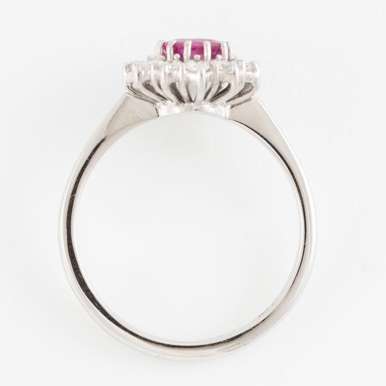 Ring, 18K white gold with pink sapphire and brilliant-cut diamonds.