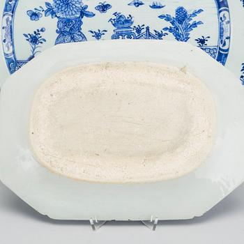 2 pcs of blue and white porcelain charger, Qing dynasty, Qianlong (1736-95).