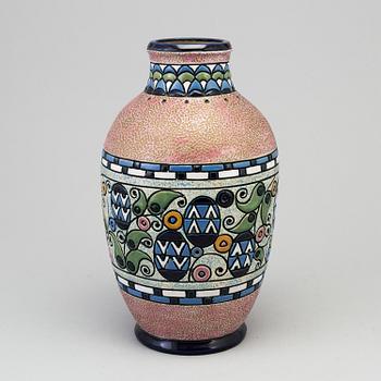 A creamware vase from Amphora, Czechoslovakia, 1920-tal.