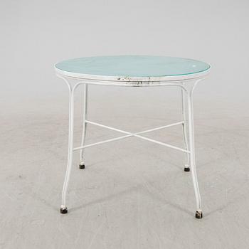 A tabe and two chairs from Byarum later part of the 20th century.