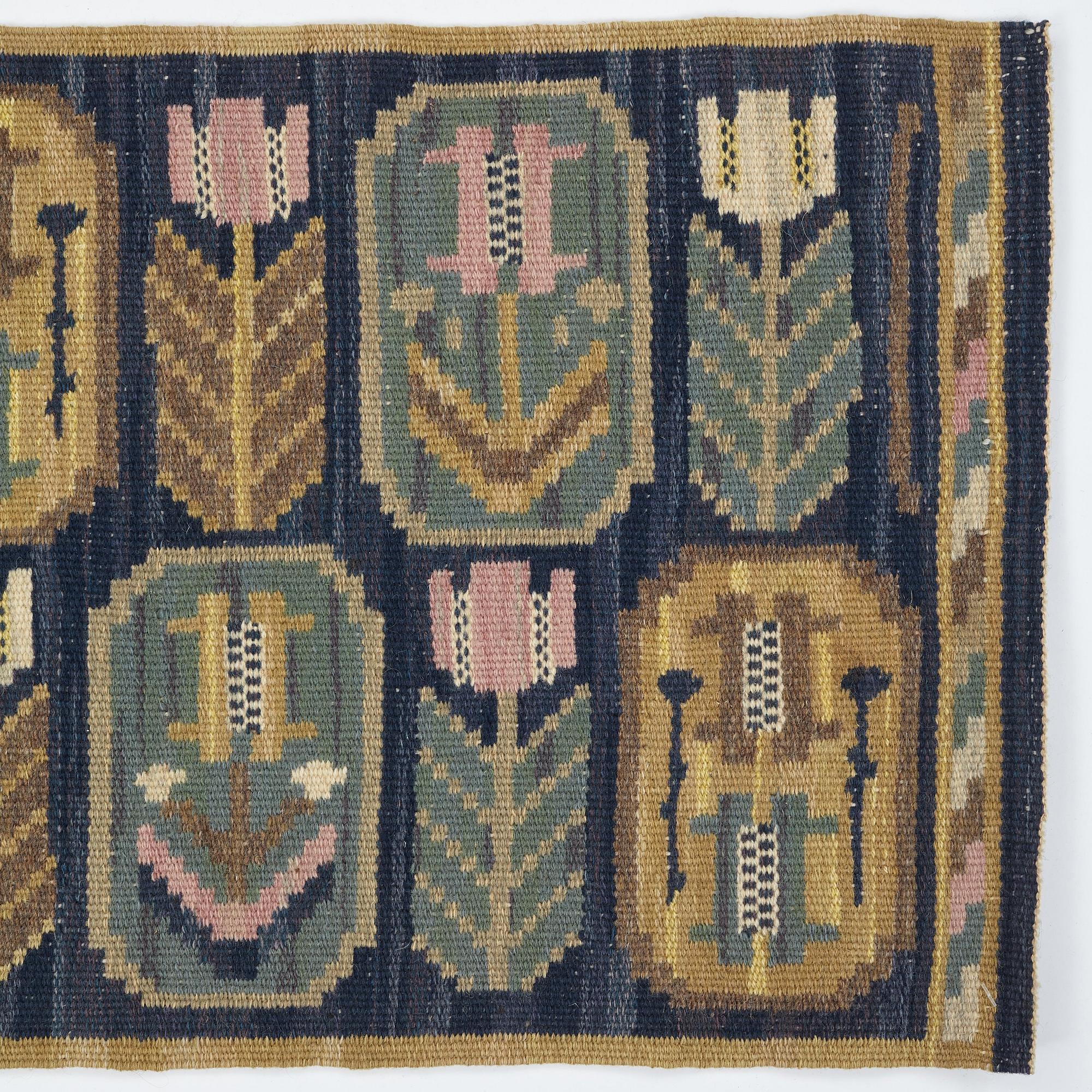 Märta Måås-Fjetterström, vävnad, "Medaljongerna", rölakan, ca 39,5-40,5 x 83 cm, signerad AB MMF.