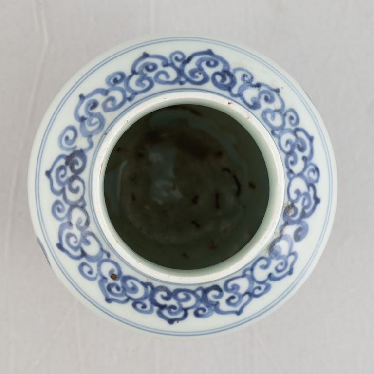 A Chinese blue and white porcelain jar, Ming dynasty (1368–1644).
