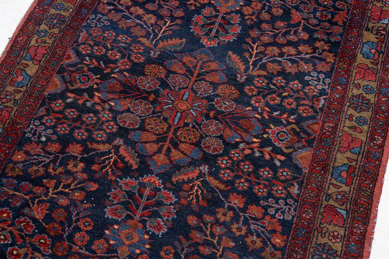 Matta, orientalisk, ca 203 x 119 cm.