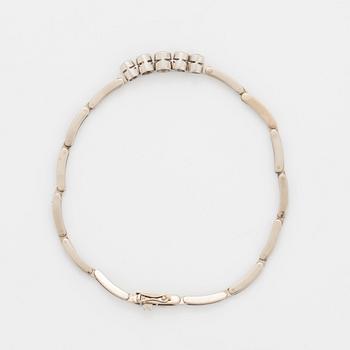Brilliant-cut diamond bracelet.