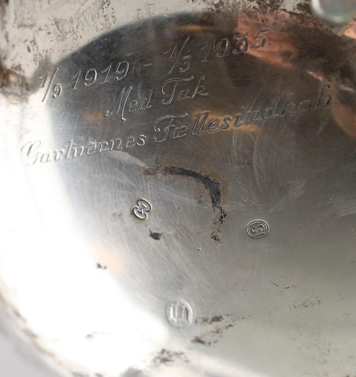 TEKANNA, silver, Danmark, 1900-talets första hälft. Vikt ca 459 gram.