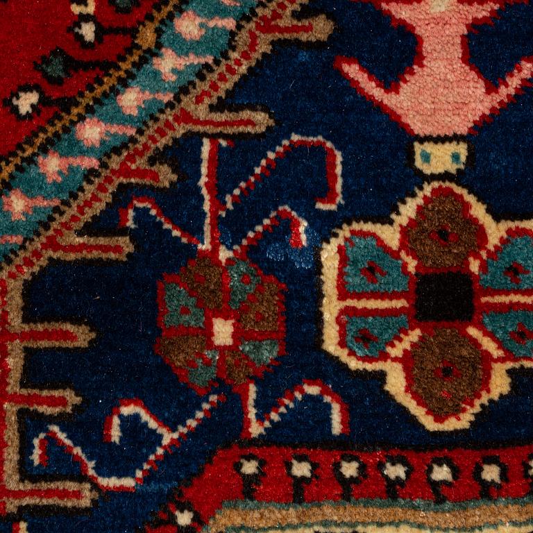 Rug, possibly Karadja, approx. 215 x 142 cm.