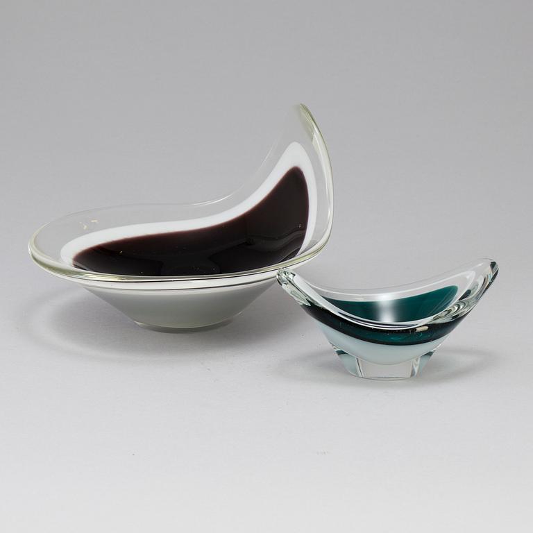 A pair of PAUL KEDELV 'Coquille' glas bowls for Flygsfors, signed and dated -55 and -56.