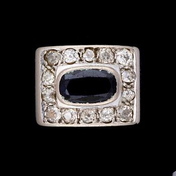 RING, 18k vitguld med blå safir och 14 diamanter tot ca0,56ct, Hovjuvelerare Gunnar Fahlström, Sthlm, 1963. Vikt 11,2g.