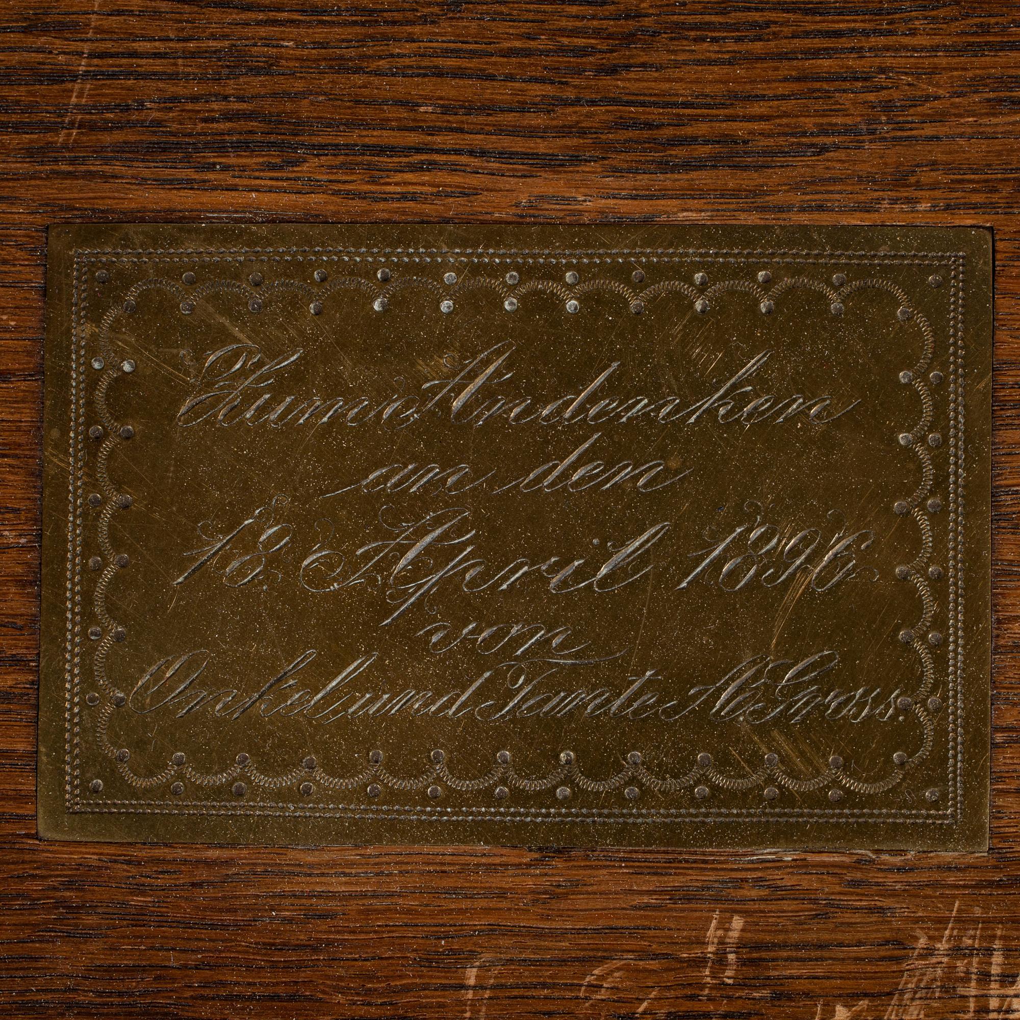 SCHATULL MED SILVERBESTICK, 103 delar, Tyskland, 800 haltigt silver, omkring 1896, total vikt ca. 5600 g.