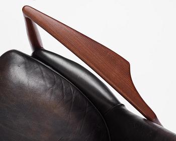 Ib Kofod-Larsen, fåtöljer, ett par, "Sälen", Olof Perssons Fåtöljindustri (OPE), Jönköping, 1960-tal.