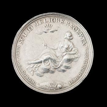 MEDALJ, Drottning Ulrika Eleonoras död och begravning i Stockholm 1693. Av A. Karlsteen 1693. Silver 4,5 cm 50 g.
