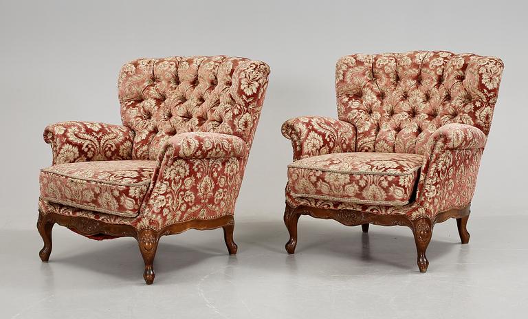 FÅTÖLJER, ett par, rokoko-stil, 1900-talets andra kvartal.