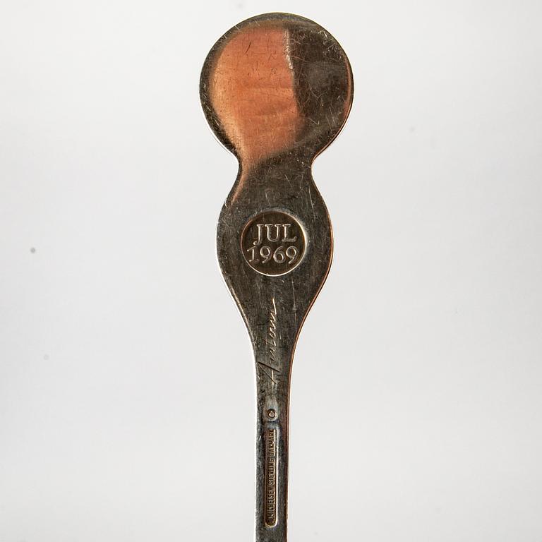 CHISTMAS SPOONS & WEDDING SPOON, 22+1 st , guilt sterling silver, Anton Michelsen, Denmark, tot 1054g.