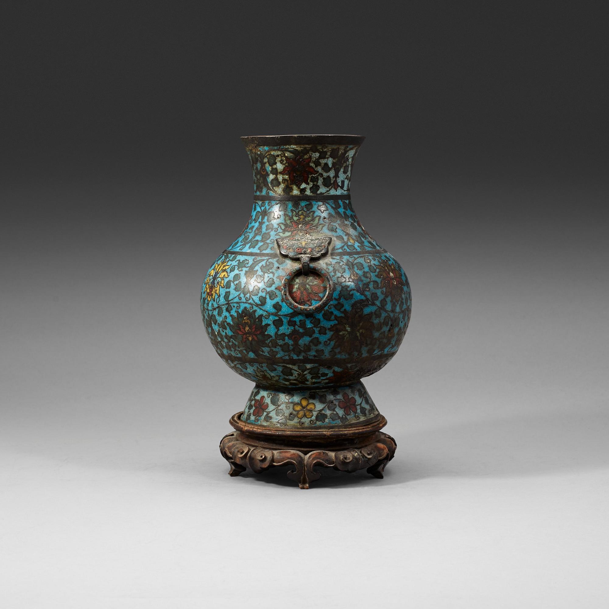 VAS, cloisonné. Mingdynastin (1368-1644).