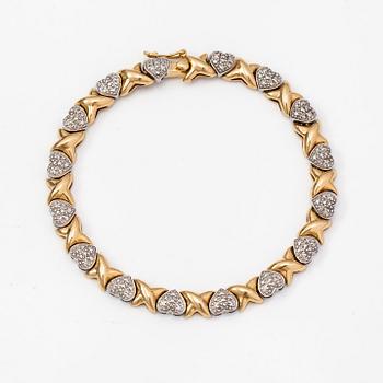 A 14K gold and diamonds ca. 0.16 ct in total.