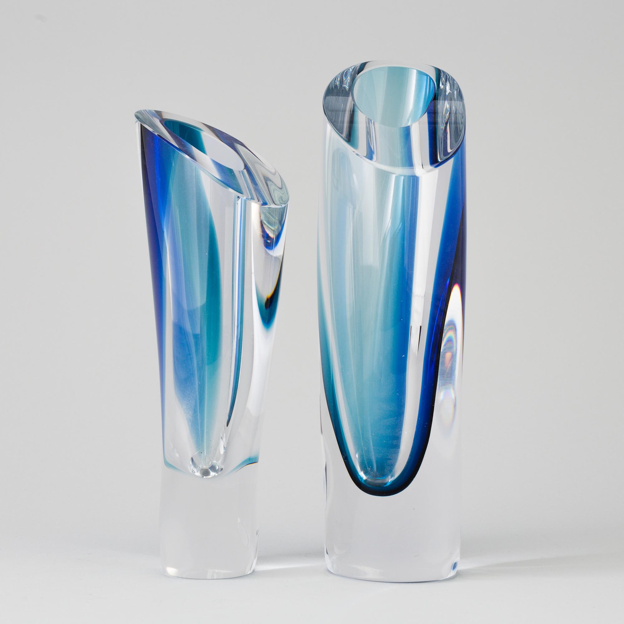 Two glass vases på Göran Wärff, Kosta  Boda, signed.