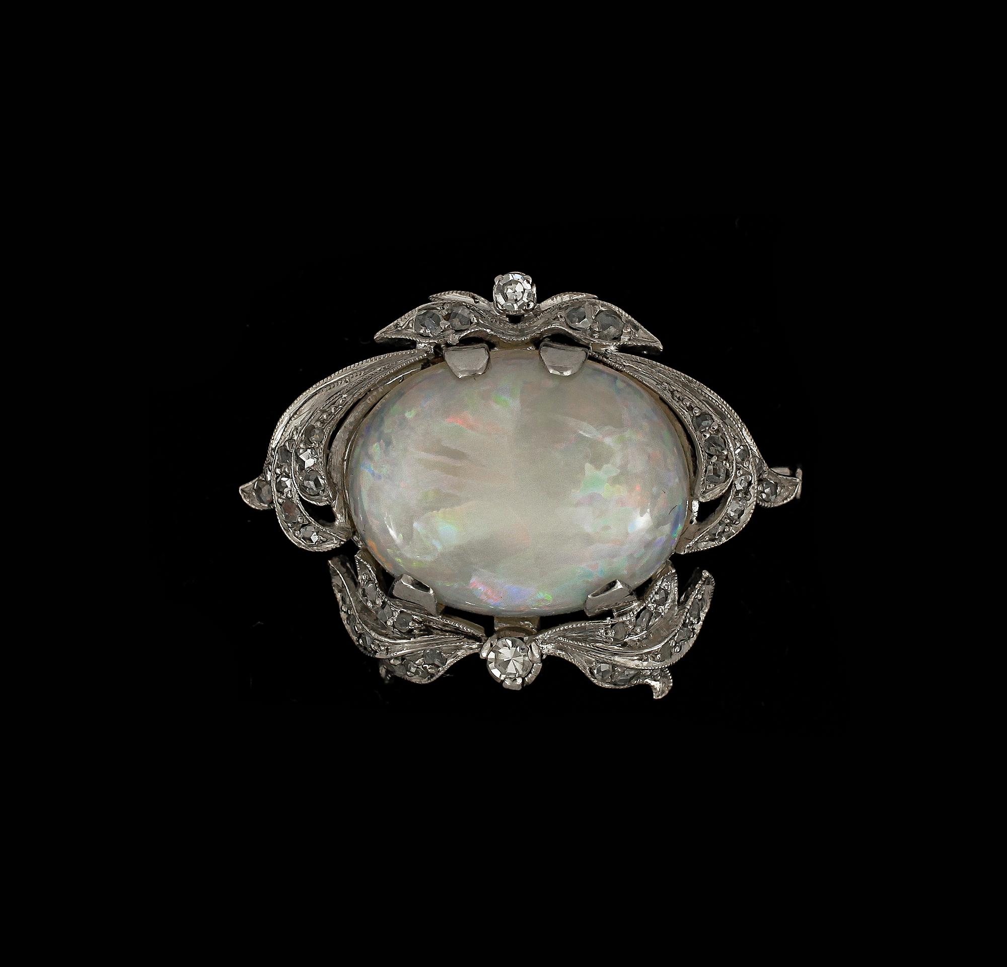 BROSCH, 18k vitguld, opal samt briljantslipade diamanter. Vikt ca 8 g.
