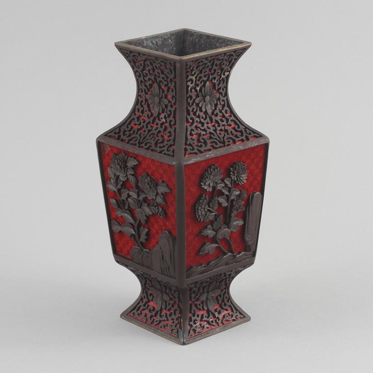 VAS, gjutmassa, orientalisk, 1900-talets andra hälft.