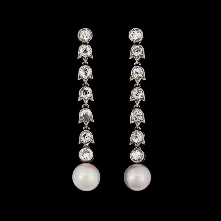 A pair of antique- and old cut diamond and natural pearl earrings, tot. app. 2.10 cts.