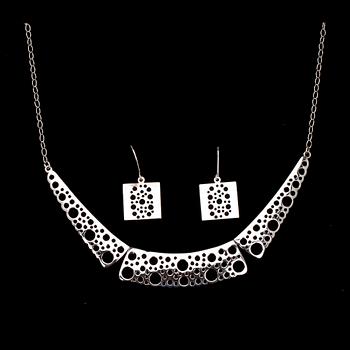 HALSSMYCKE och ÖRHÄNGEN, sterling silver, Liisa Vitali Kultakeskus. Vikt 10,4 g.
