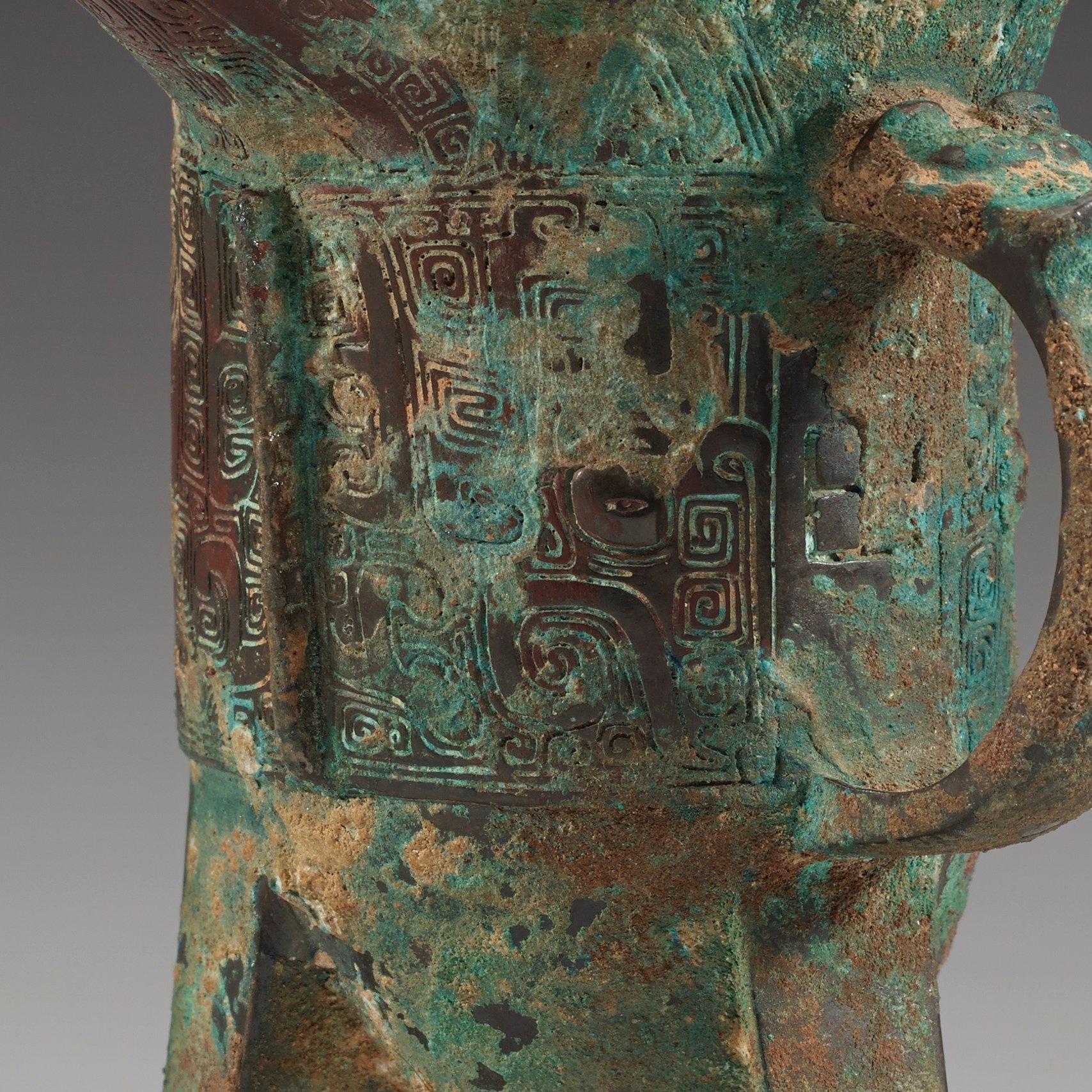 RITUELLT VINOFFERKÄRL (Jue), brons. Troligen Shang dynastin (1600-1046 f.Kr.).