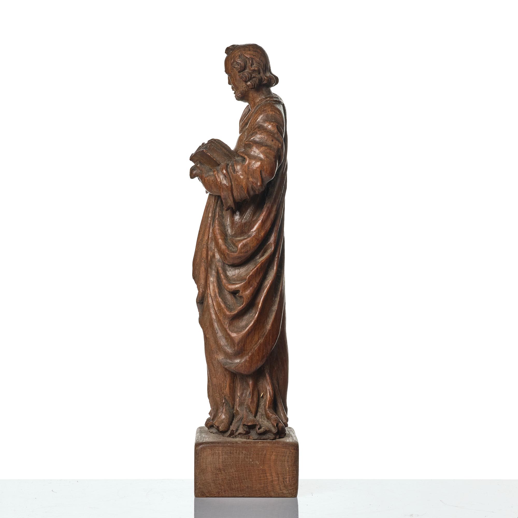 An oak sculpture of the apostle Luke, 18th/19th century.