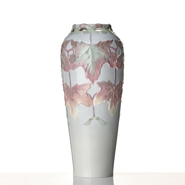 Harald Almström, an Art Nouveau porcelain vase, Rörstrand 1900.