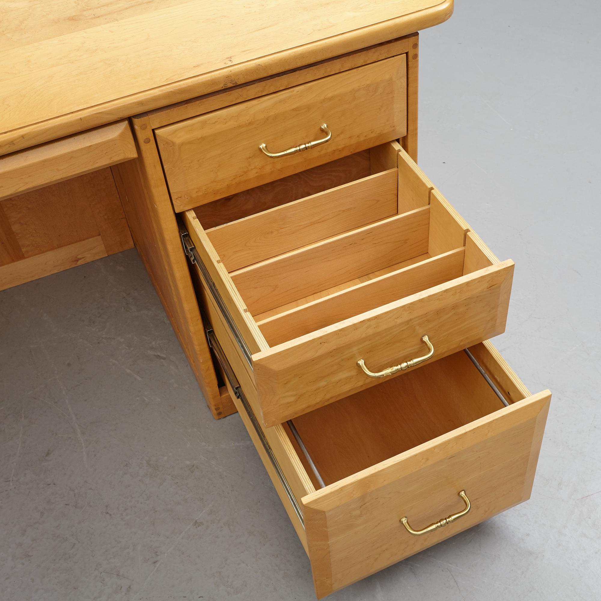 A large 20th century desk, Pompanoosuuc Mills, Canada.