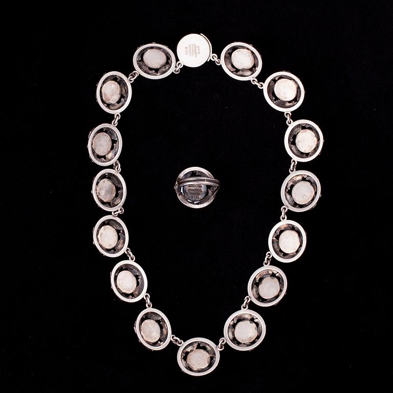 HALSSMYCKE samt RING, sterlingsilver och glas, stämplade Brd B (Bjorklund), Danmark, 1940-50-tal.