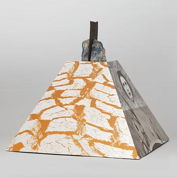 ROBERT RAUSCHENBERG, sign och dat -86 och numr 4/25. Multipel. Aluminium, screentryck, reliefpräglad silverplatta.