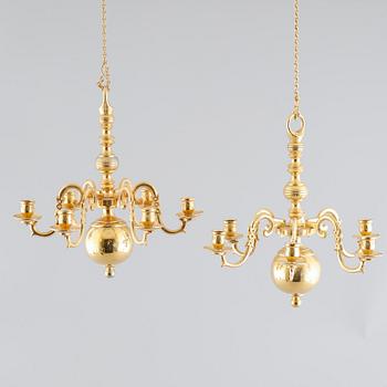 A pair of small baroque style chandeliers, late 20th century, hight 21 cm.