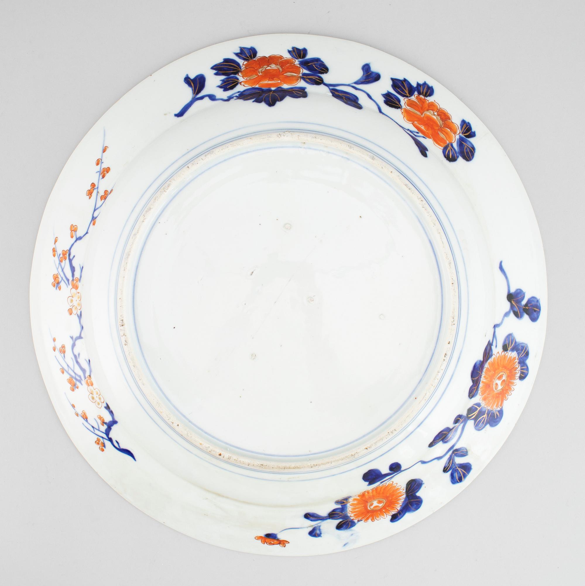 A large imari serving dish, Japan, Meiji (1868-1912).