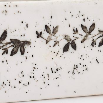 Rut Bryk, seinäreliefi, kivitavaraa, signeerattu BRYK.