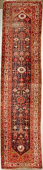 An antique Malajir runner ca 505x102 cm.