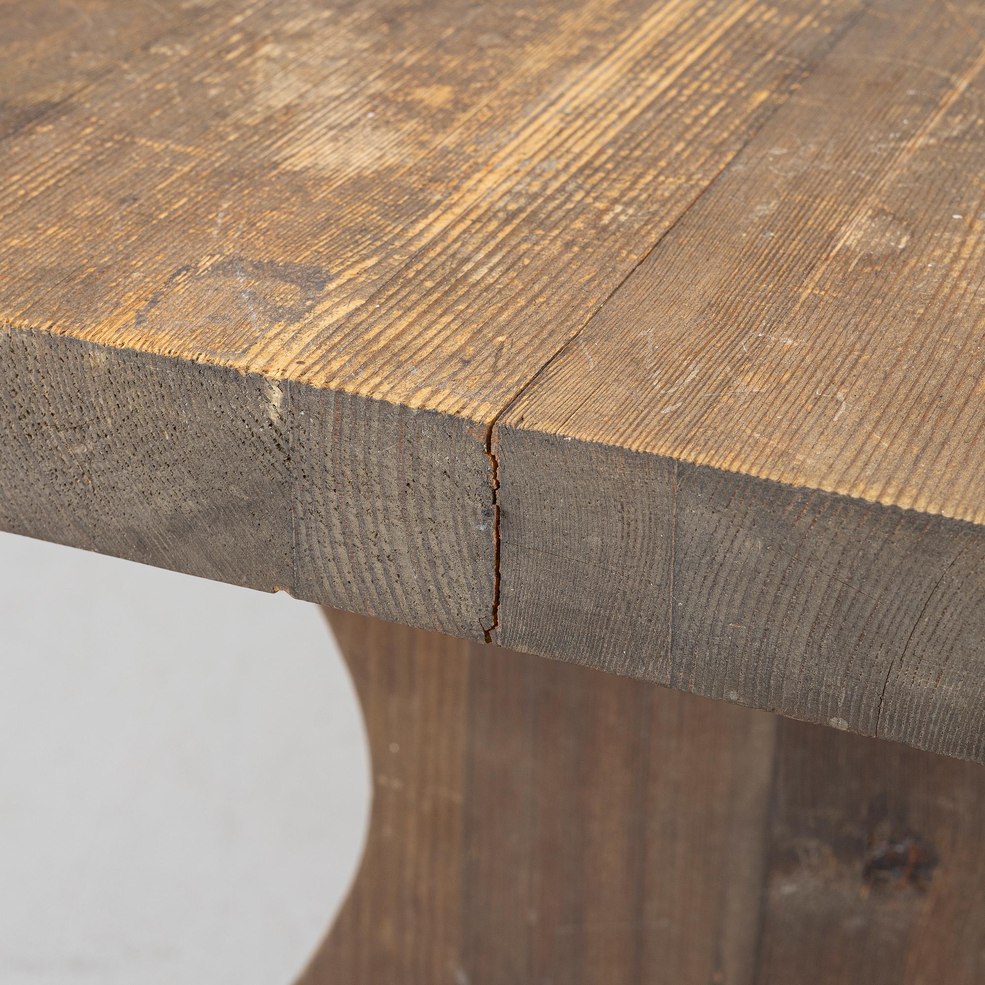 A solid pine dining table, 20th century.