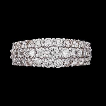262. RING, 37 brilliant cut diamonds, tot. 2.40 cts.