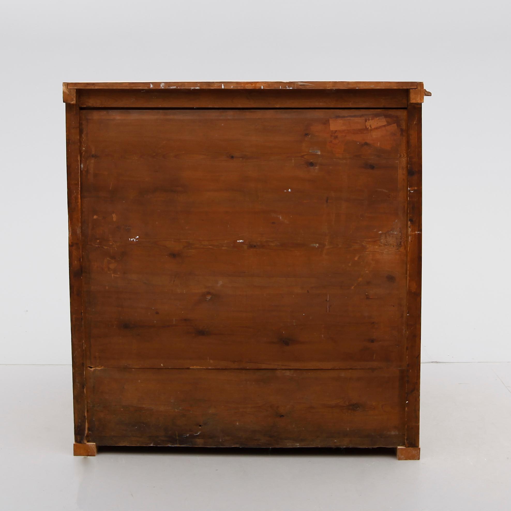 CHIFFONJÉ, 1800-talets andra hälft.