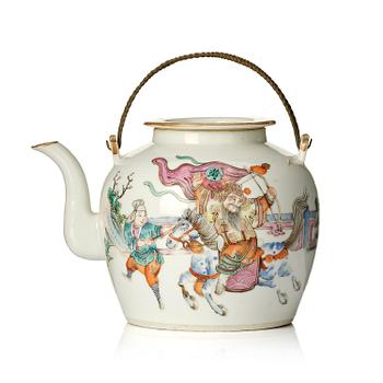900. A famille rose tea pot with cover, Qing dynasty, 19th century.