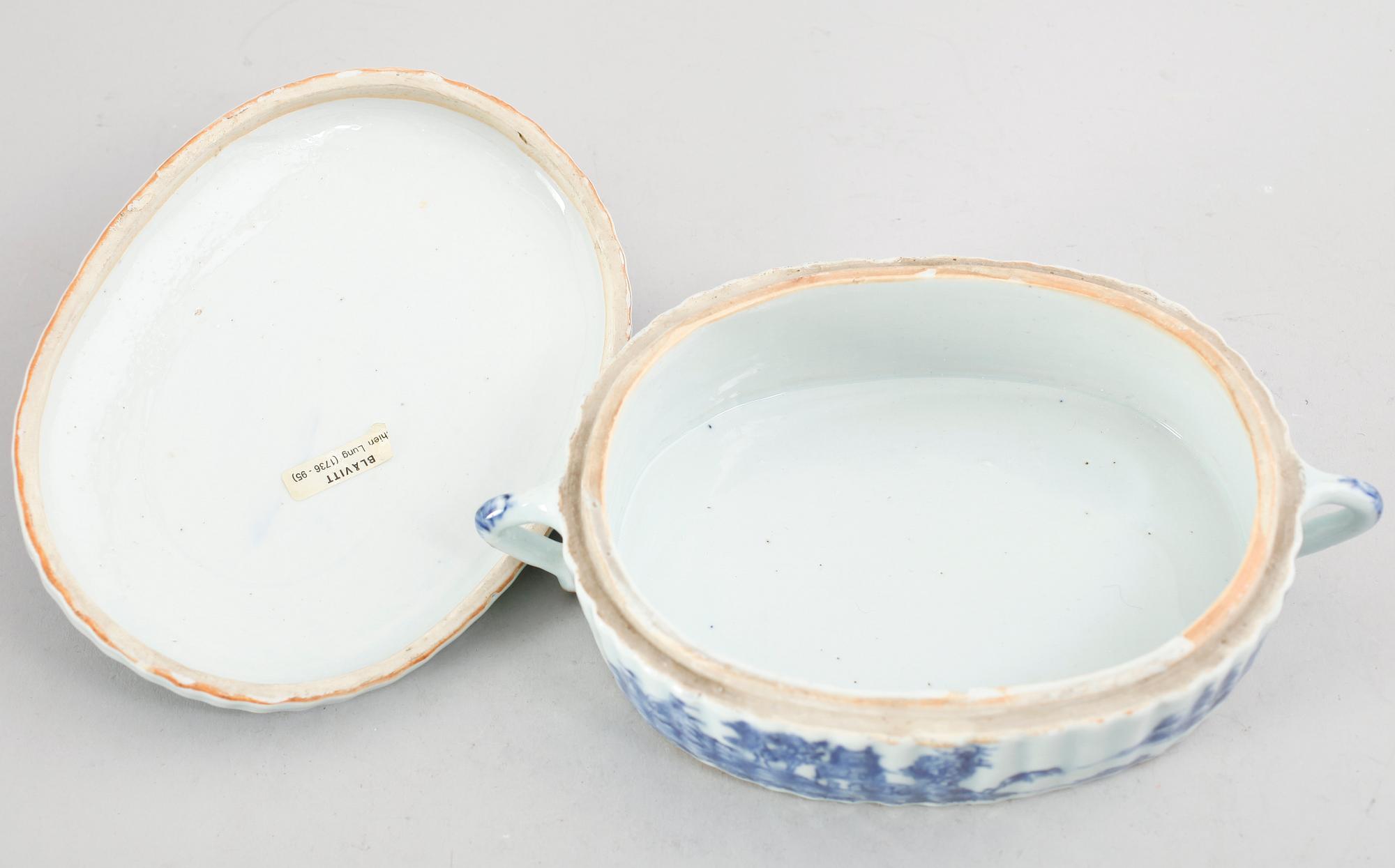 TERRIN MED LOCK, porslin, Kina, kompaniporslin, omkring år 1800.