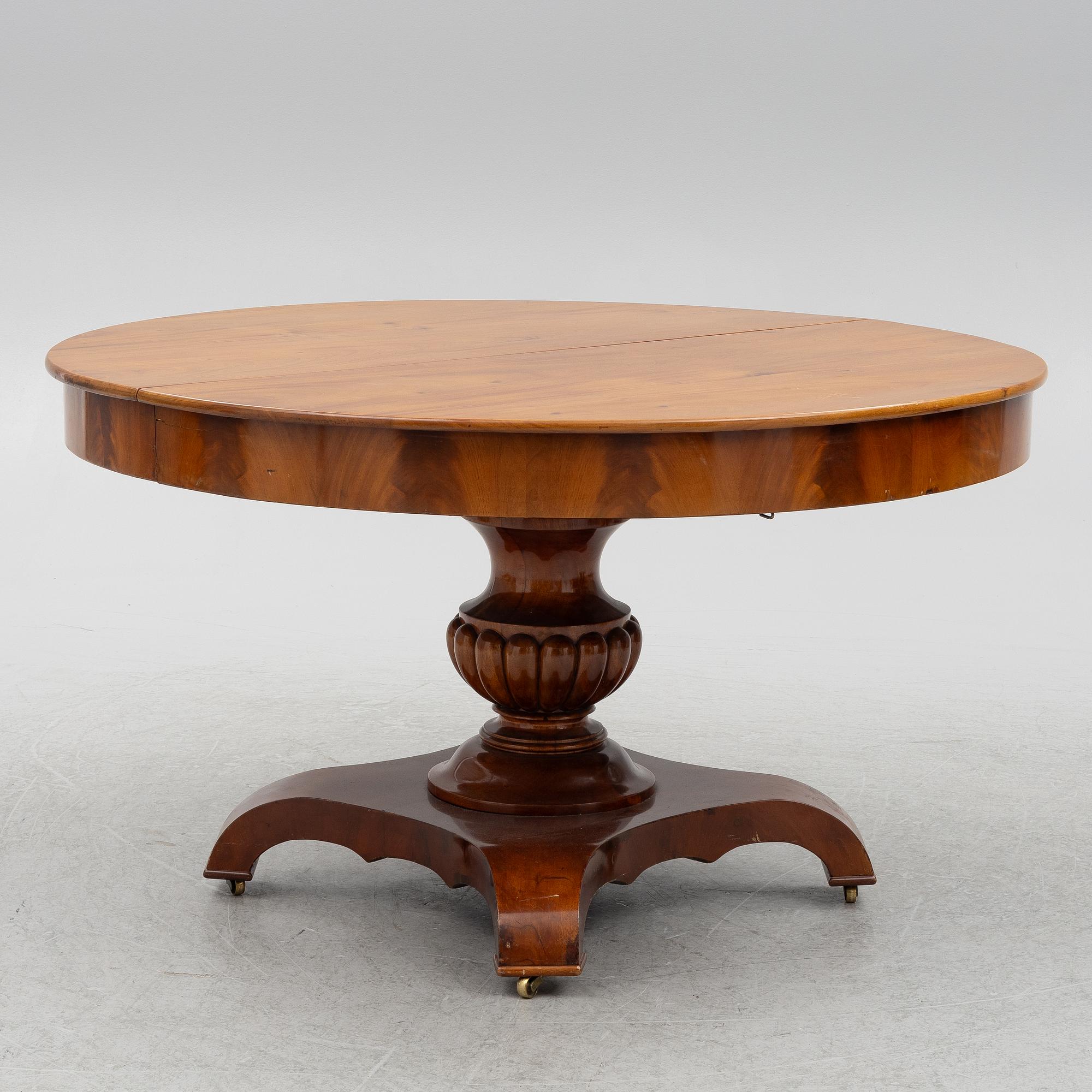 Dining table, Empire, 19th century.