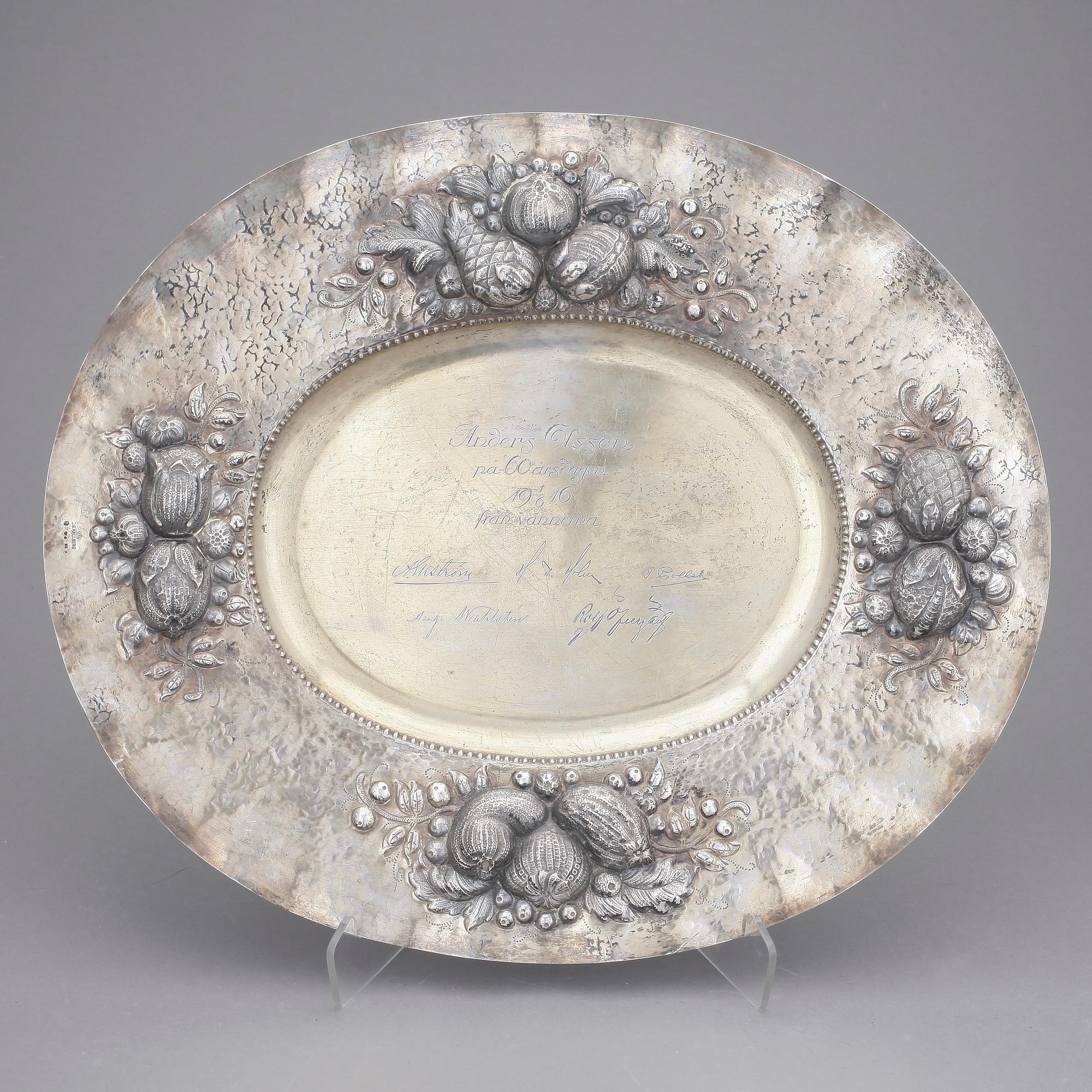 PRESENTERFAT, silver, barockstil, CG Hallberg, 1910-tal. Vikt ca 890 gram.