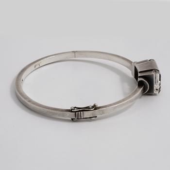 ATELJÉ STIGBERT, Stockholm, 1949, armring med fasettslipad bergkristall.