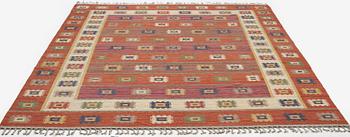 Märta Måås-Fjetterström, a flat weave 'Röd grön äng' carpet, c. 402 x 305 cm, signed MMF.