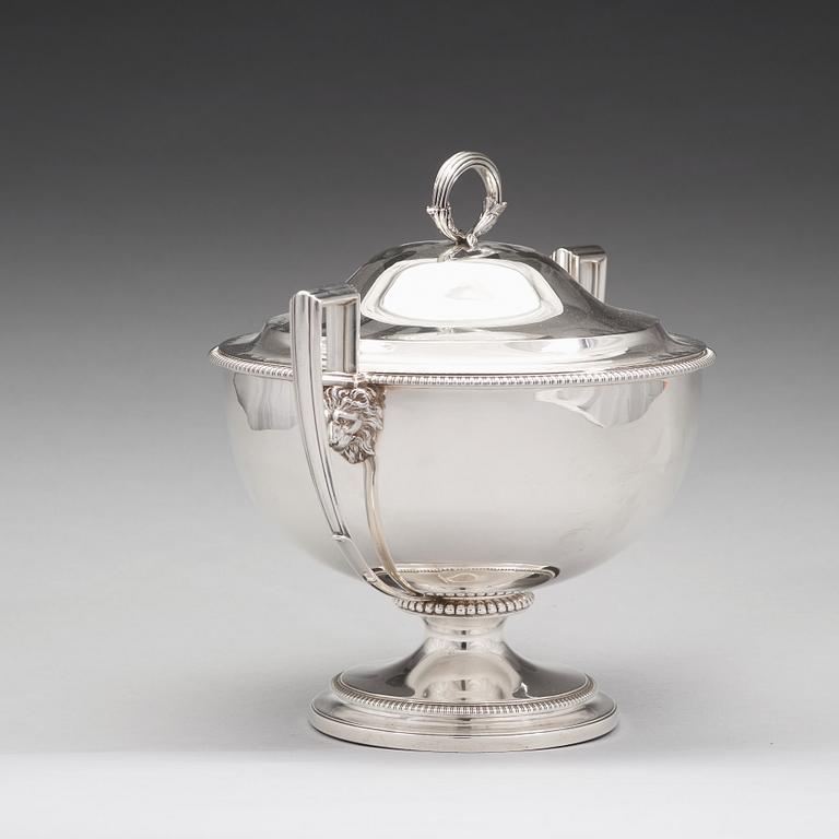 An English early 19th century silver tureen, mark of Paul Storr, london 1803.