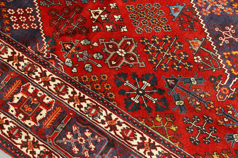 A Joshagan carpet, ca 326 x 230 cm.
