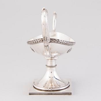 A RUSSIAN SILVER CENTERPIECE, Gratchev S:t Petersburg 1908-17.