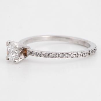 Brilliant-cut diamond ring.