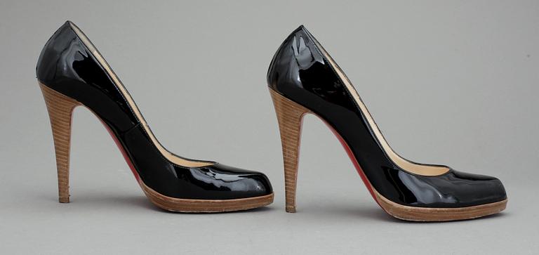 SKOR, ett par pumps, Christian Louboutin.