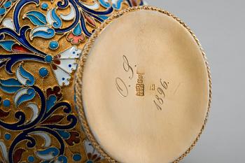 KERMAKKO, 84 kullattua hopeaa. Cloisonné emalointi. Moskova 1894. Korkeus 9 cm, paino 206 g.